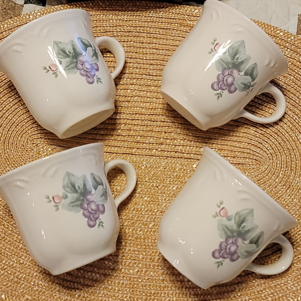 PFALTZGRAFF Coffee Tea Cups Set of 4 Vintage USA Grape Vine
